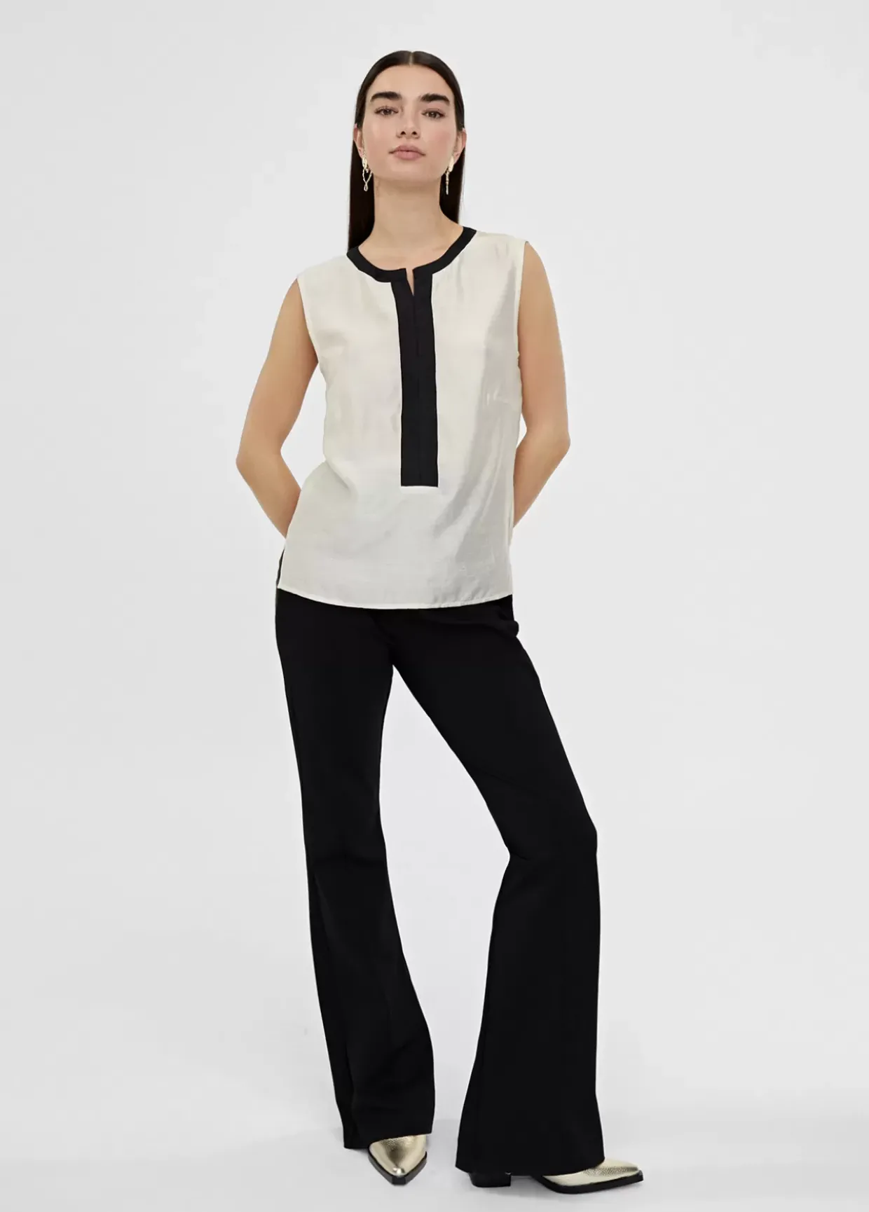 Top bicolor con aberturas