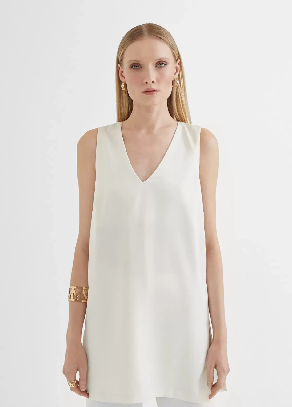 Top largo con aberturas