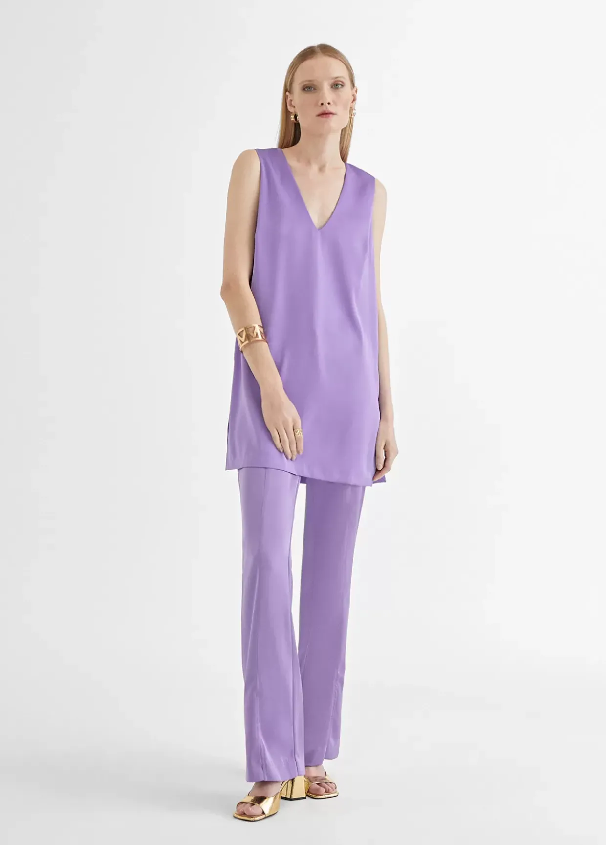 Top largo con aberturas