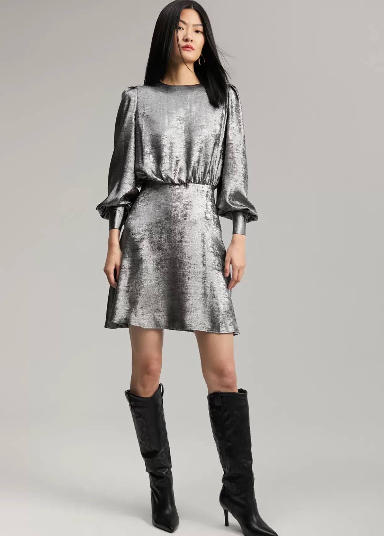 Vestido corto laminado