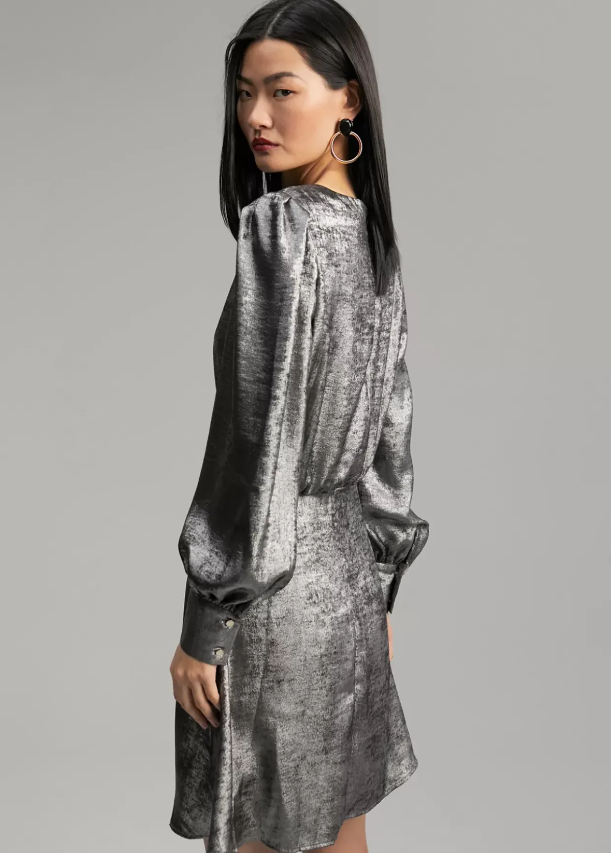 Vestido corto laminado