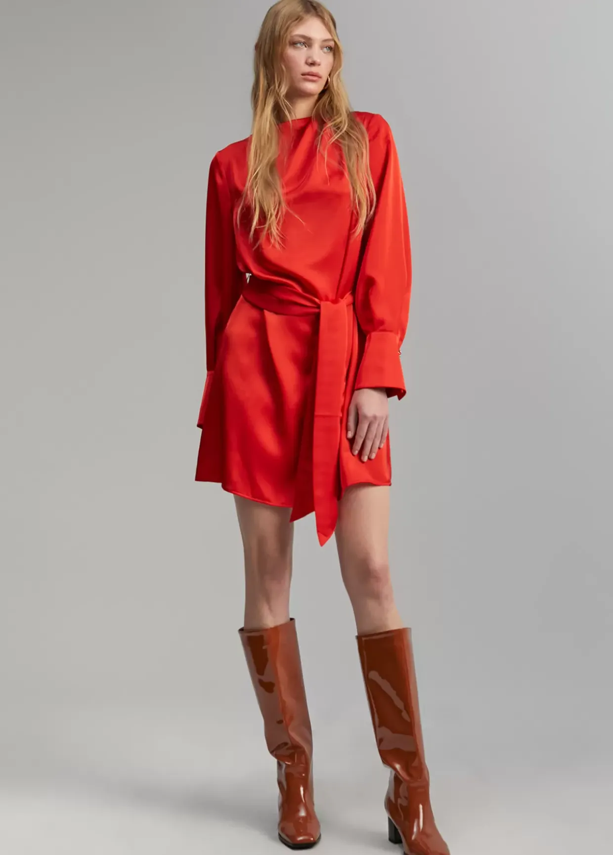 Vestido corto satinado