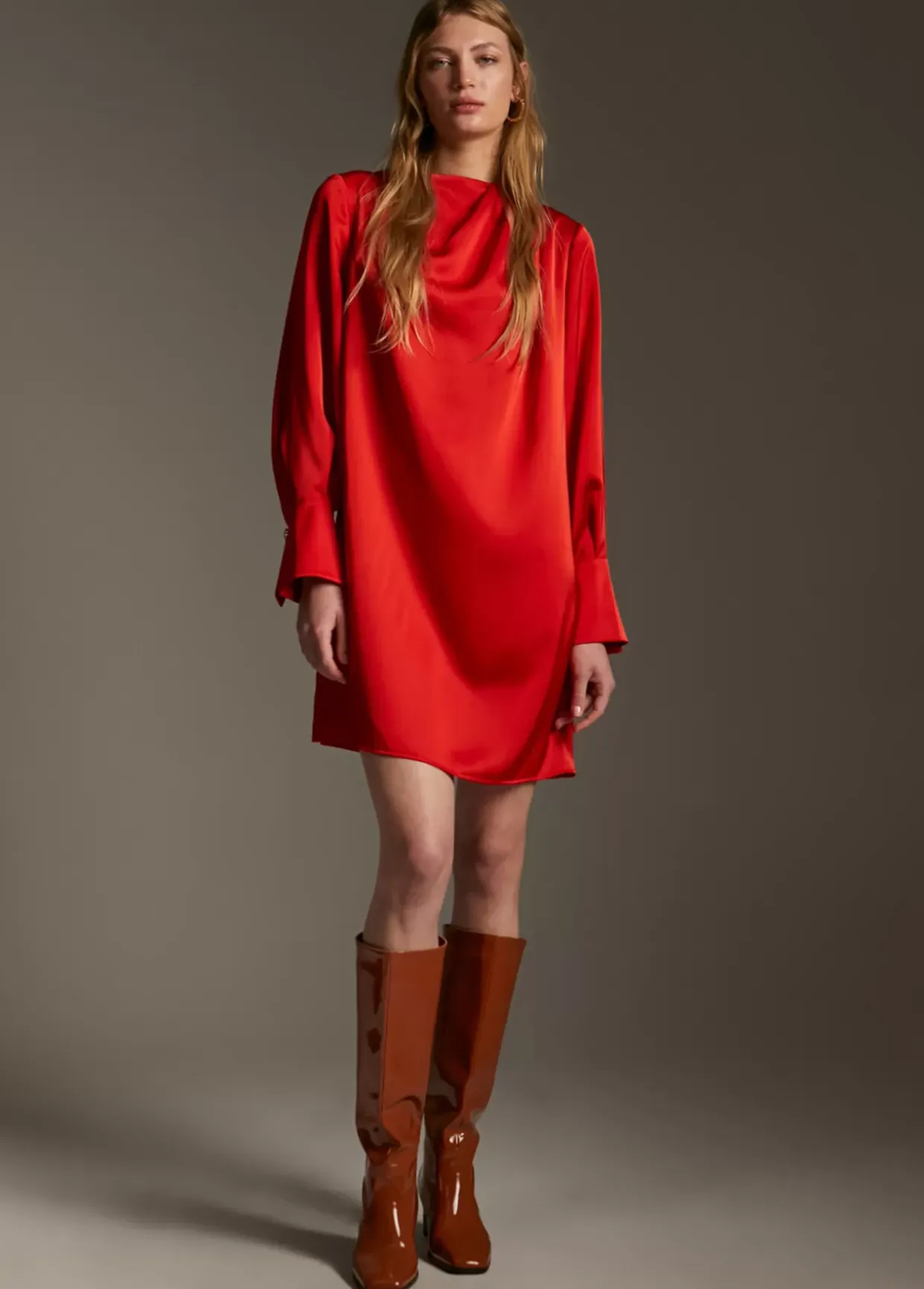 Vestido corto satinado