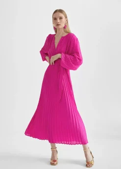 Vestido plisado con manga