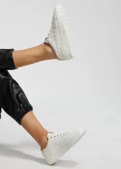 Zapatillas deportivas metalizadas