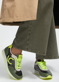 Zapatillas deportivas verdes y lima