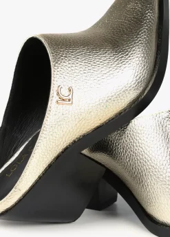 Zueco dorado con punta