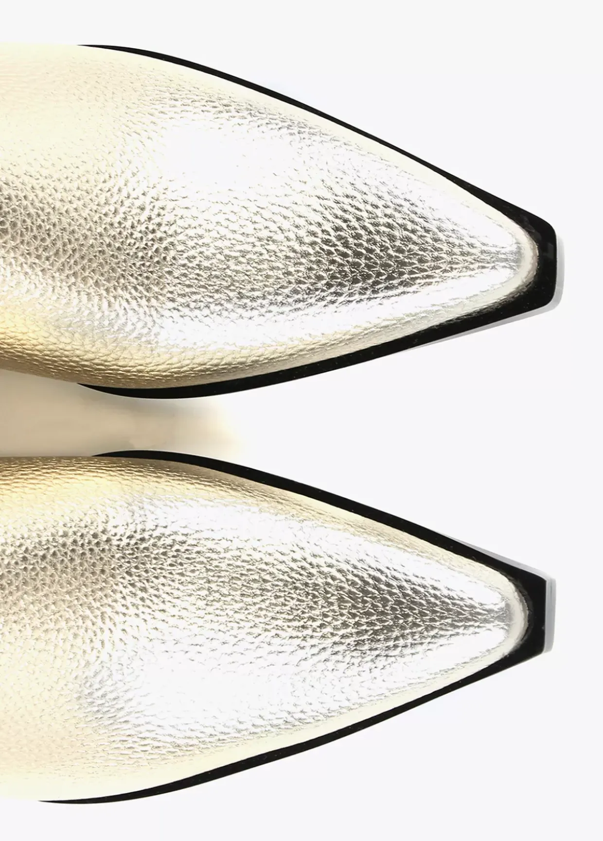 Zueco dorado con punta